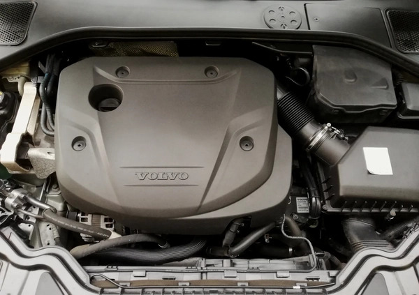 Volvo V60 Cross Country cena 61700 przebieg: 230000, rok produkcji 2018 z Opoczno małe 704